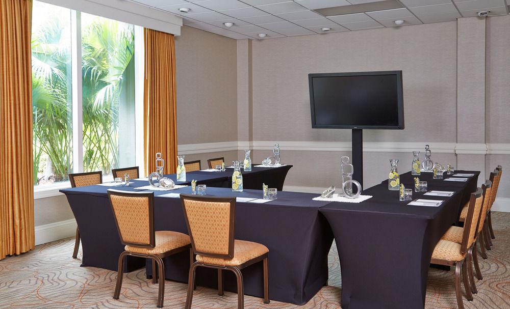 Renaissance Airport Hotel 4*