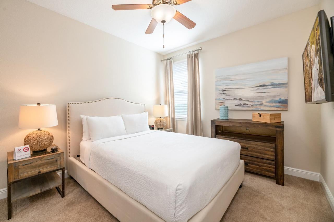 Casa de férias Modern Retreat: Water Park Access & Amenities Orlando