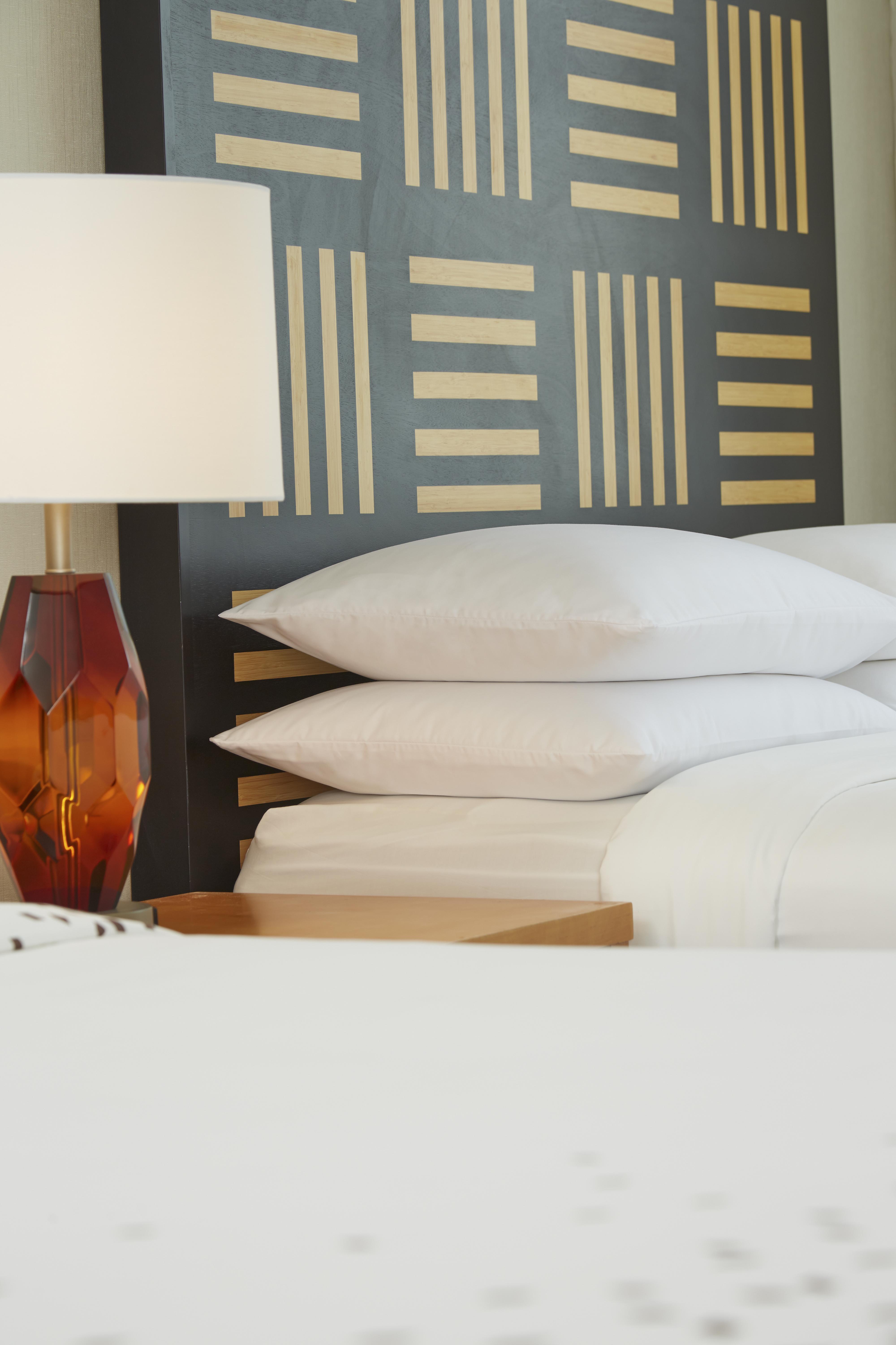 Renaissance Airport Hotel 4*