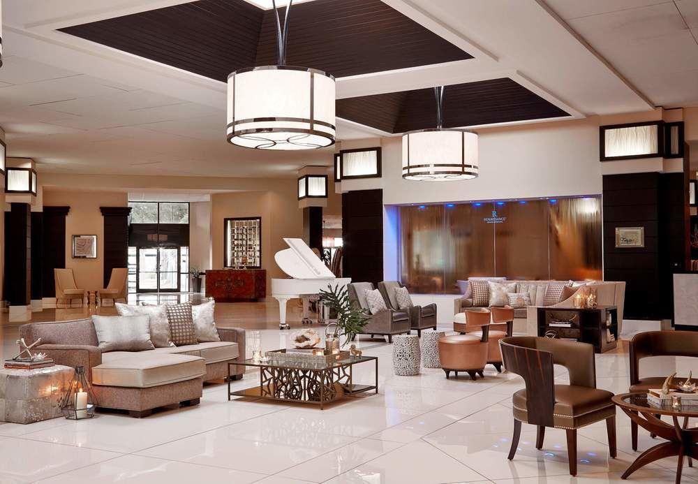 Hotel Renaissance Airport