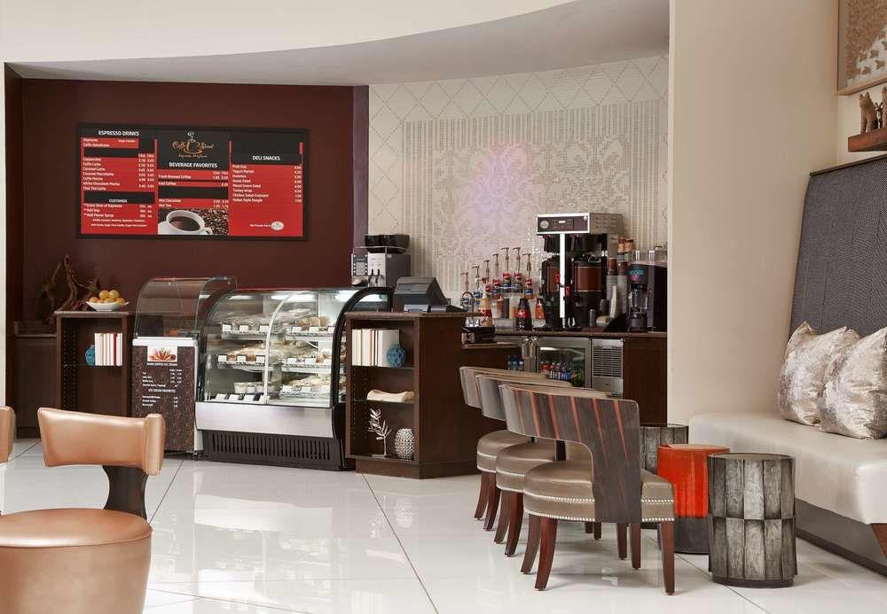Hotel Renaissance Airport 4*