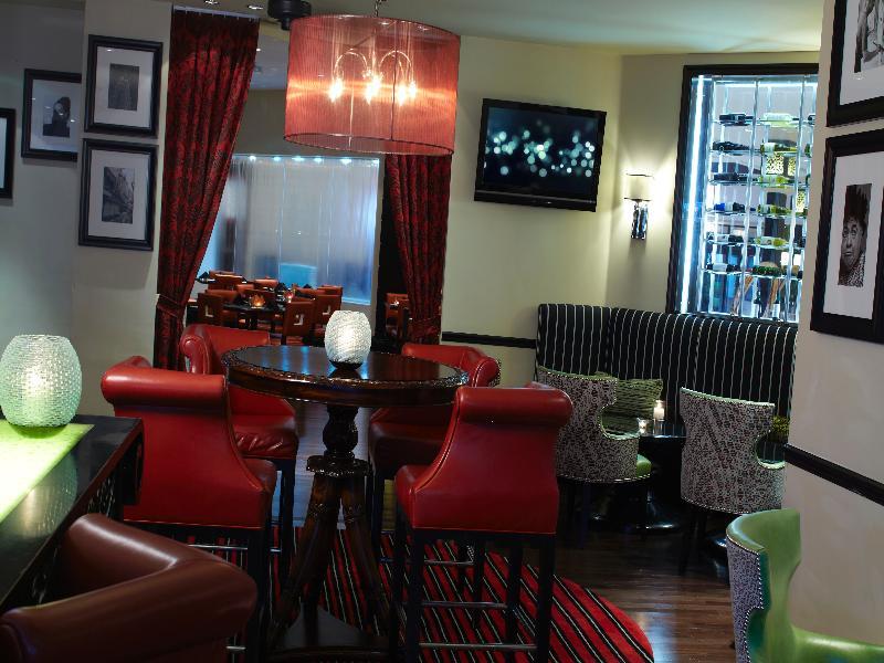 Hotel Renaissance Airport 4*