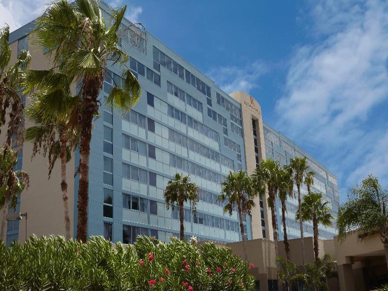 Renaissance Airport Hotel 4*