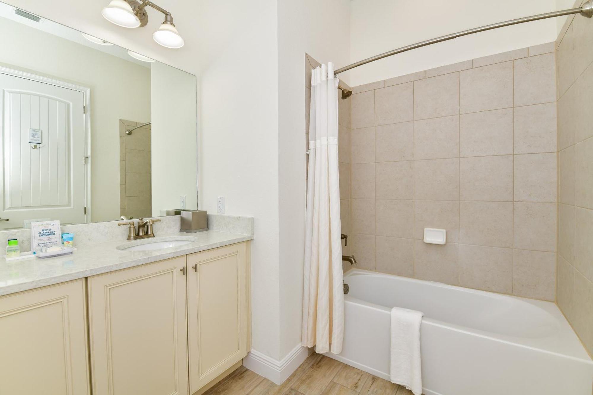 Sunny Yellow Near With Margaritaville Island H20 Waterpark Access - 2995la Orlando