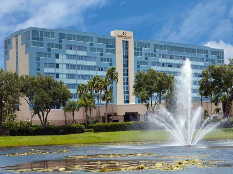 Hotel Renaissance Airport 4*