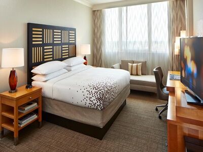 Renaissance Airport Hotel