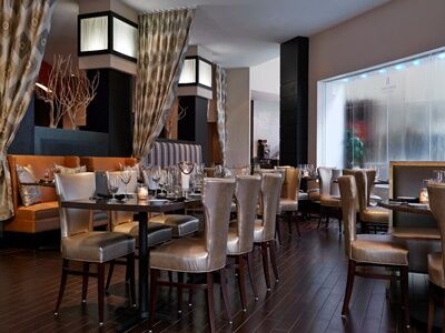 Renaissance Airport Hotel 4*