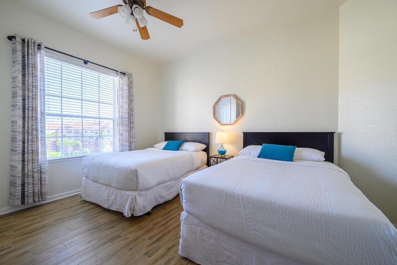 Spectacular Lakeview Serenade Next To Pool Near Theme Parks And Walk To Convention Center