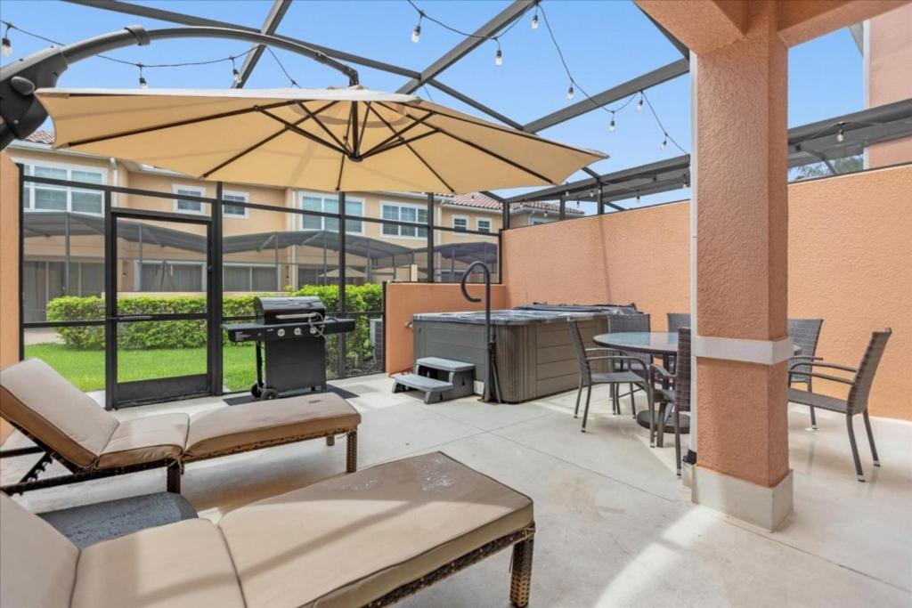 2 Bedrooms - 2,5 Bathrooms - Regal Oaks 2634 Cl *
