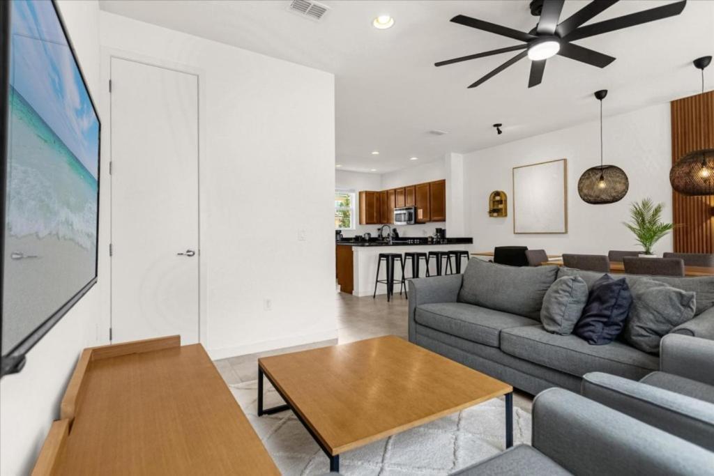 2 Bedrooms - 2,5 Bathrooms - Regal Oaks 2634 Cl Orlando