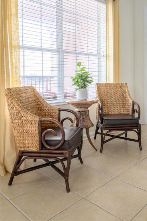 Spectacular Lakeview Serenade Next To Pool Near Theme Parks And Walk To Convention Center * Orlando