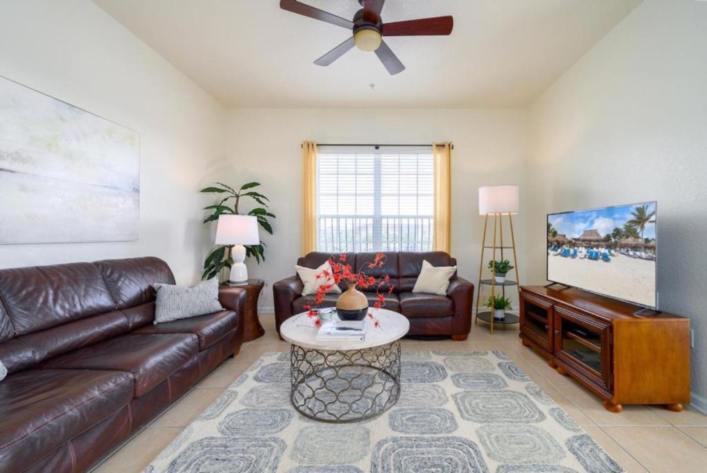 Apartment Spectacular Lakeview Serenade Next To Pool Near Theme Parks And Walk To Convention Center *