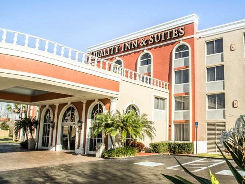 Spark By Hilton Near Universal 3*