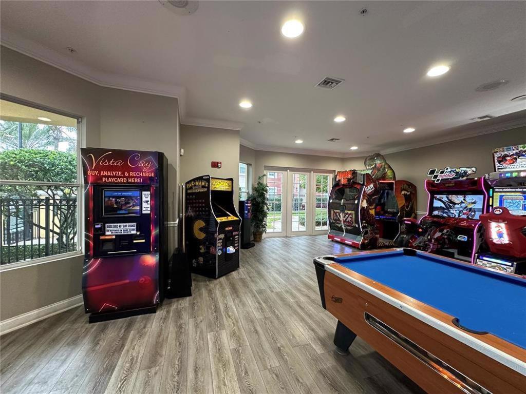 Spectacular Lakeview Serenade Next To Pool Near Theme Parks And Walk To Convention Center