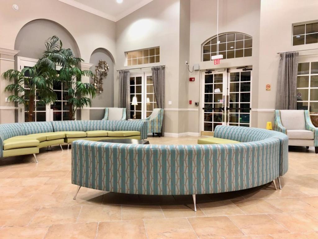 Spectacular Lakeview Serenade Next To Pool Near Theme Parks And Walk To Convention Center * Orlando