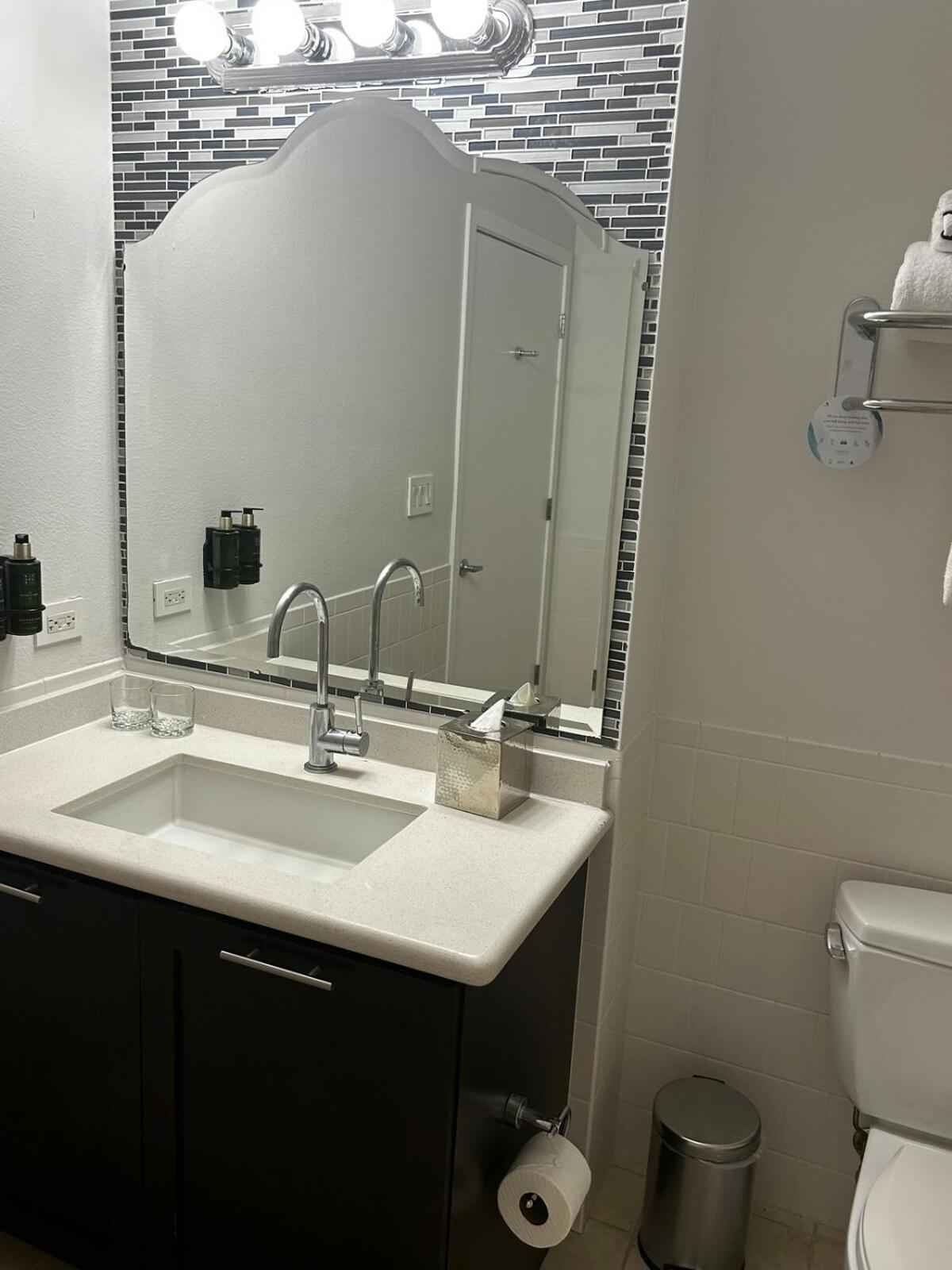 Apartment Stylish 2br Near Parks *