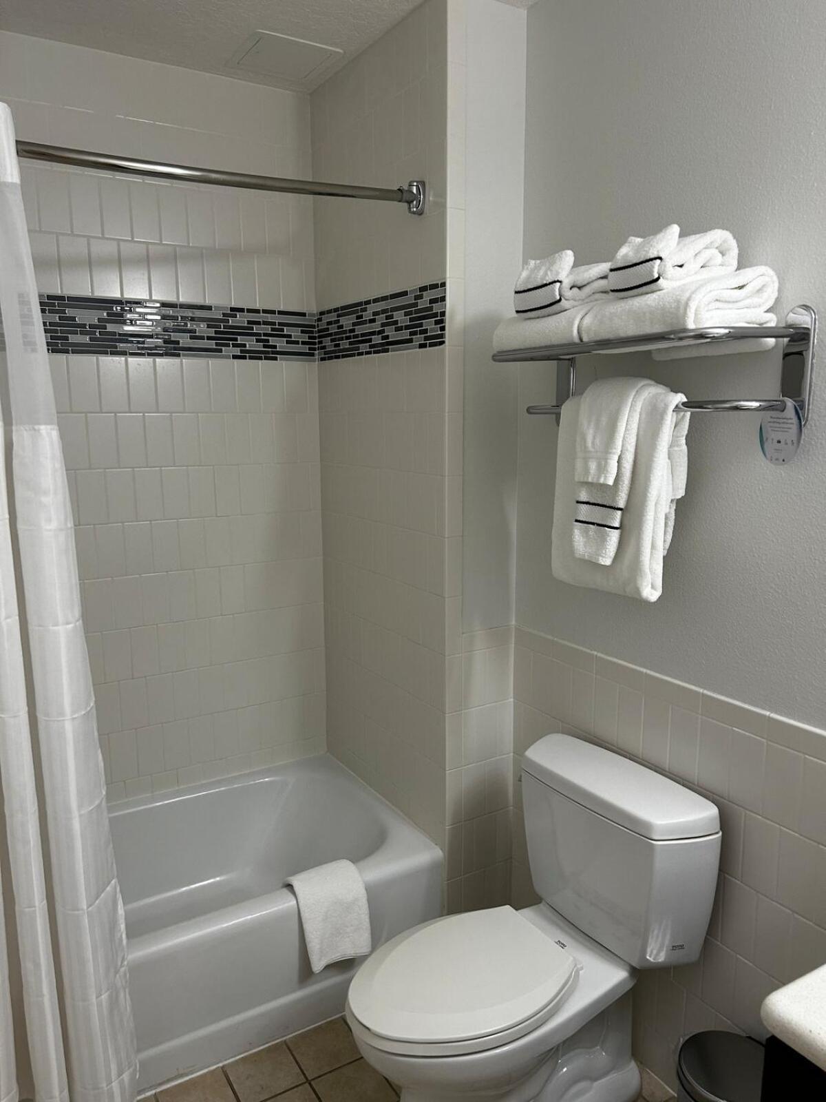 Stylish 2br Near Parks Apartment *