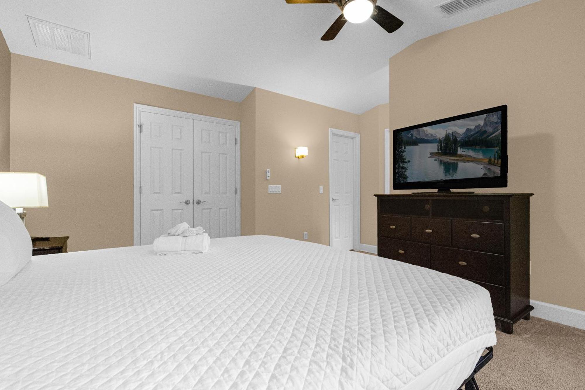 Easter Sale! Freshly Renovated Townhome By Disney! Holiday home *