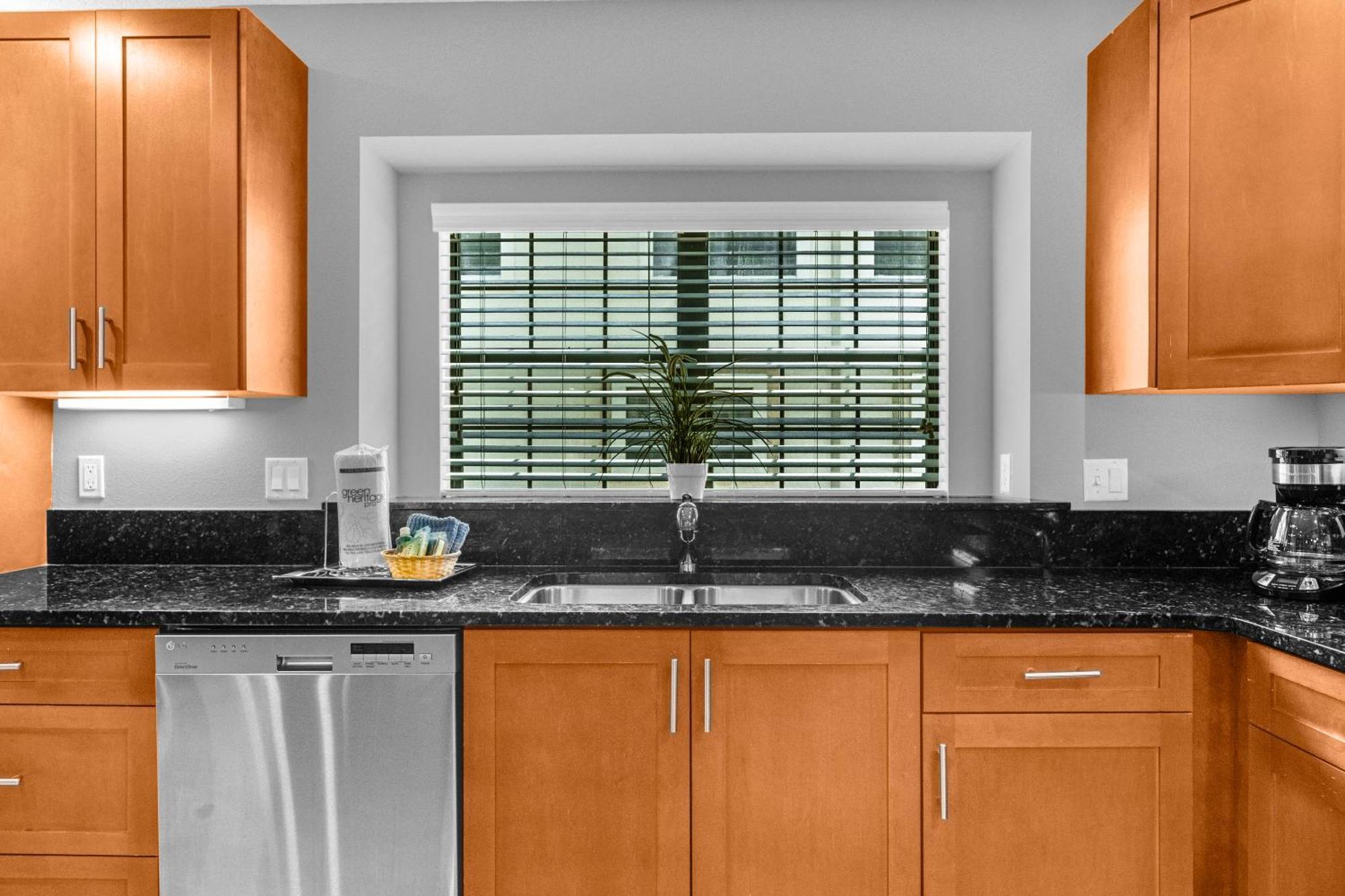 Easter Sale! Freshly Renovated Townhome By Disney! Orlando
