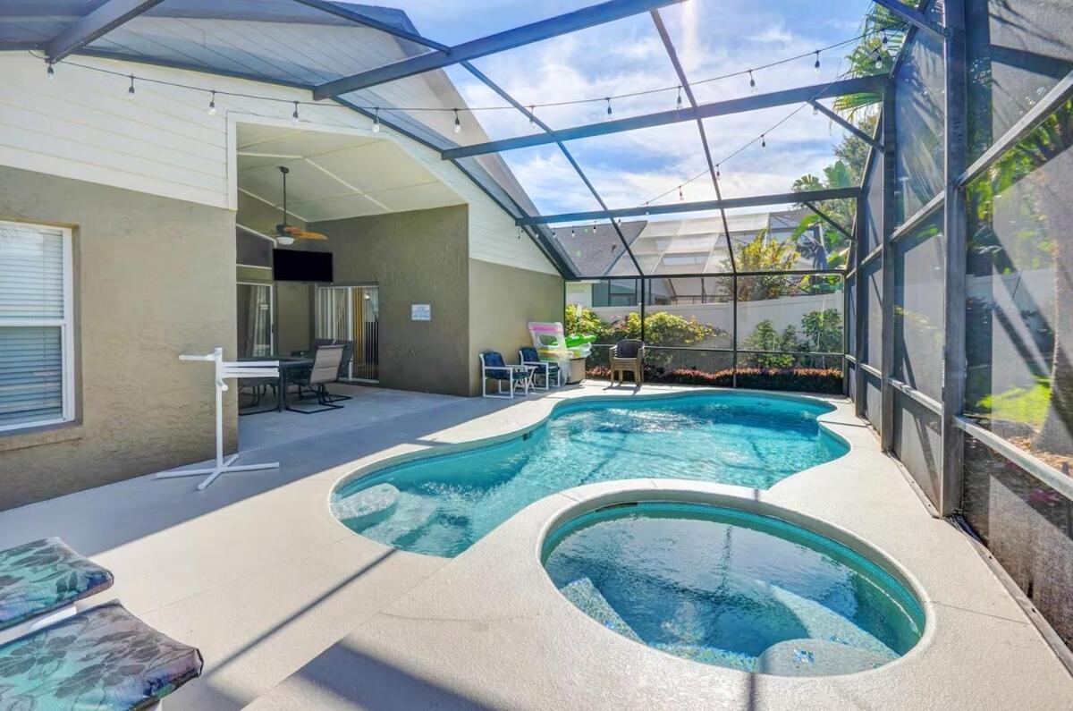 Holiday home Sunny Oaks Poolside, Pool Games,4m To *