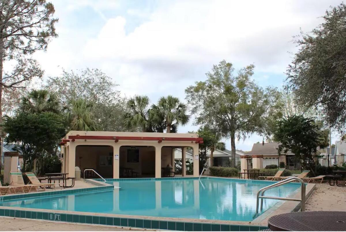 Sunny Oaks Poolside, Pool Games,4m To Holiday home *