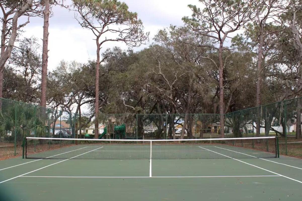 Sunny Oaks Poolside, Pool Games,4m To Holiday home Orlando