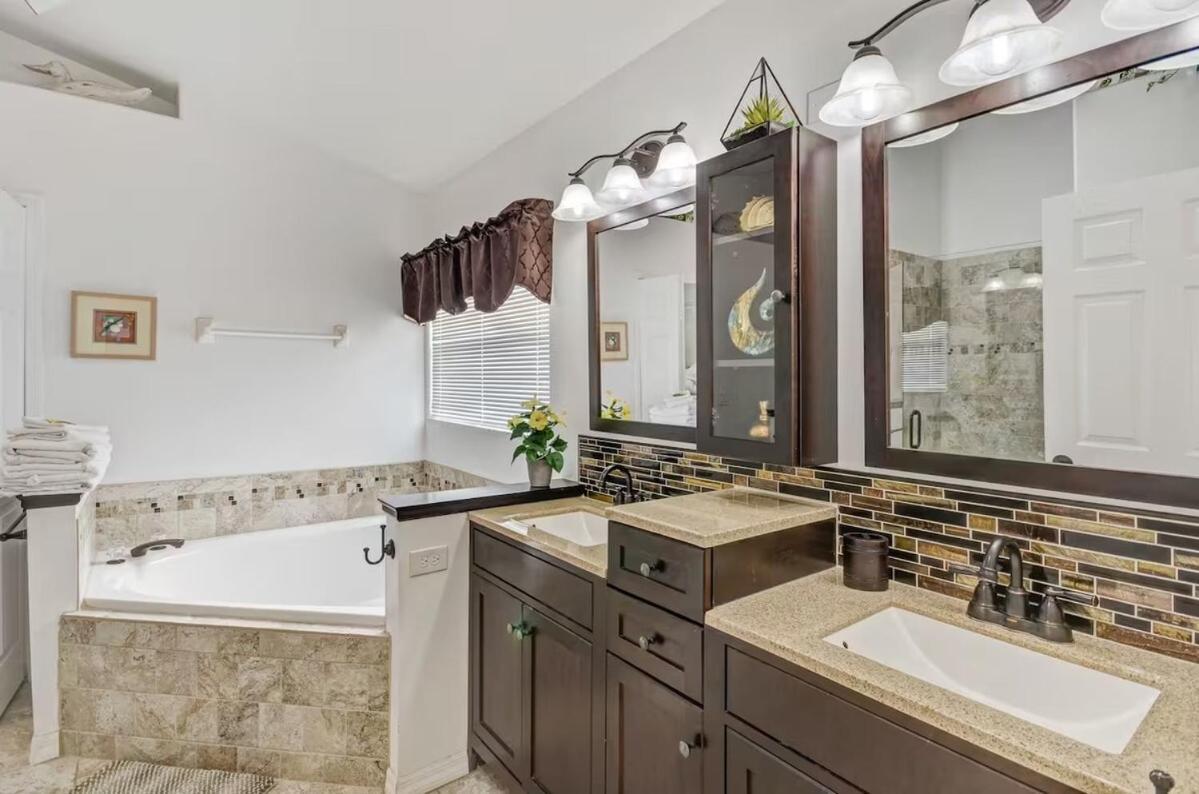 Sunny Oaks Poolside, Pool Games,4m To Holiday home