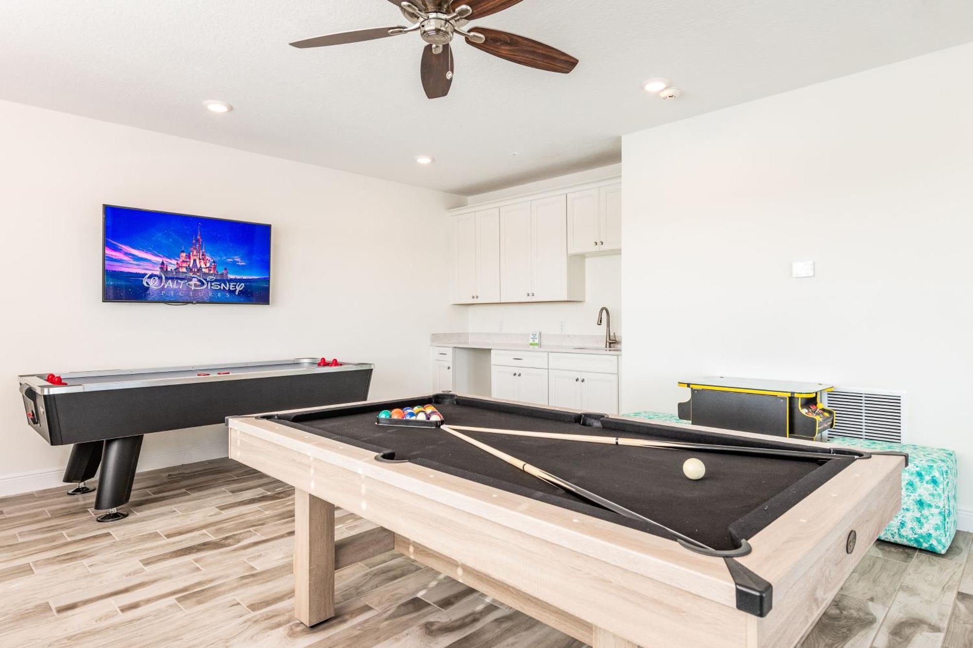 Casa de férias Beautiful With Private Pool Near With Margaritaville Island H20 Access - 8153su