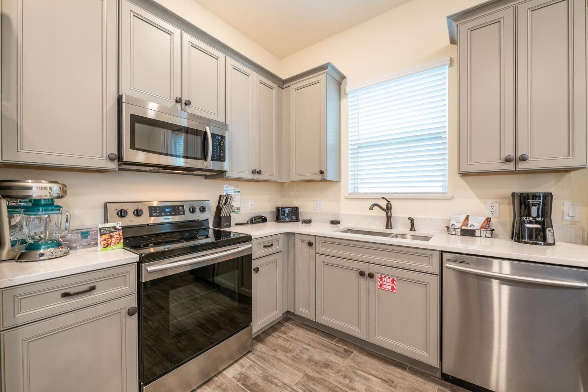 Holiday home Comfy Near With Margaritaville Island H2o Access - 8087kd