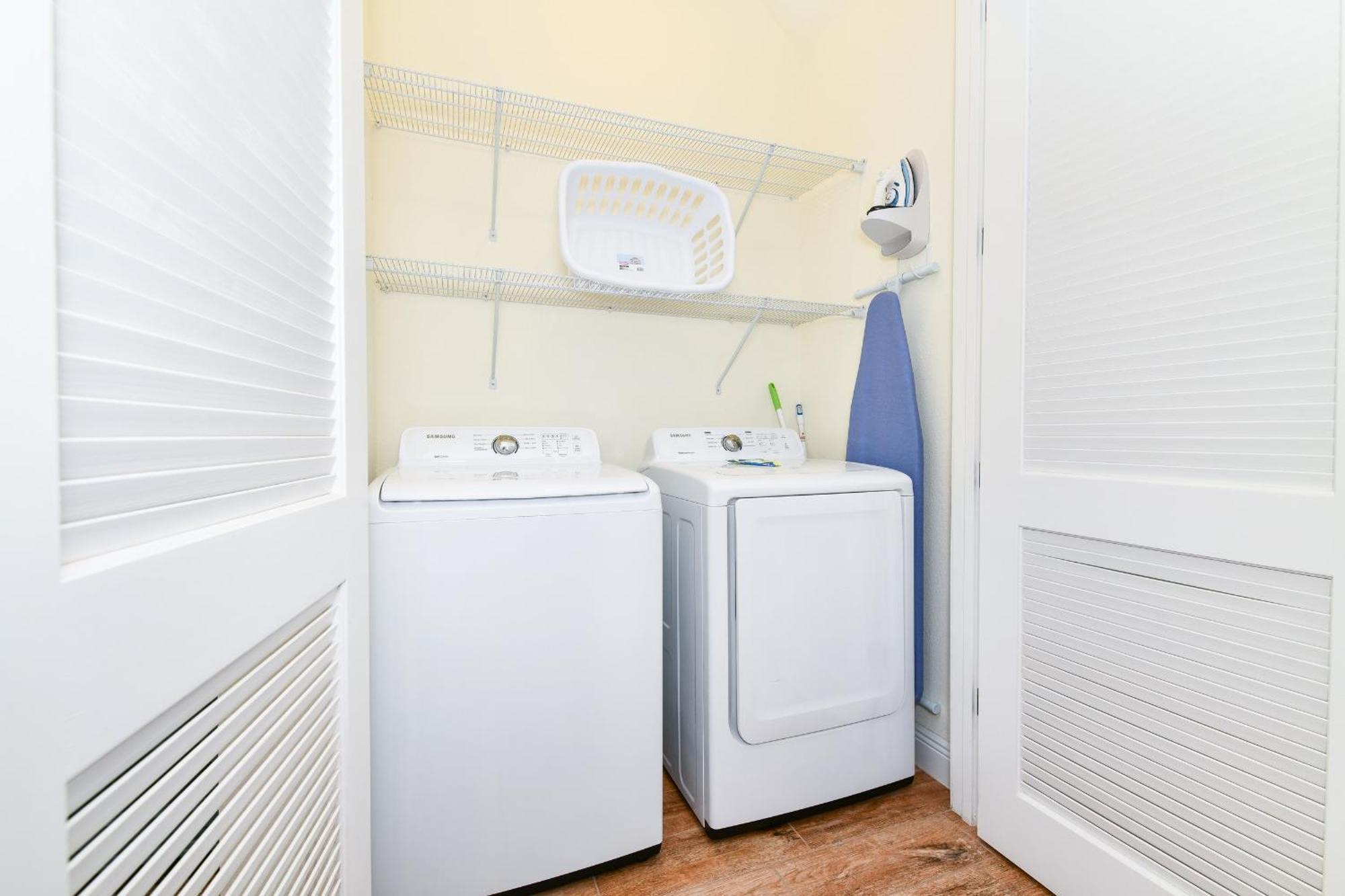 Crystal Near With Margaritaville Island H2o Access - 8033ls *