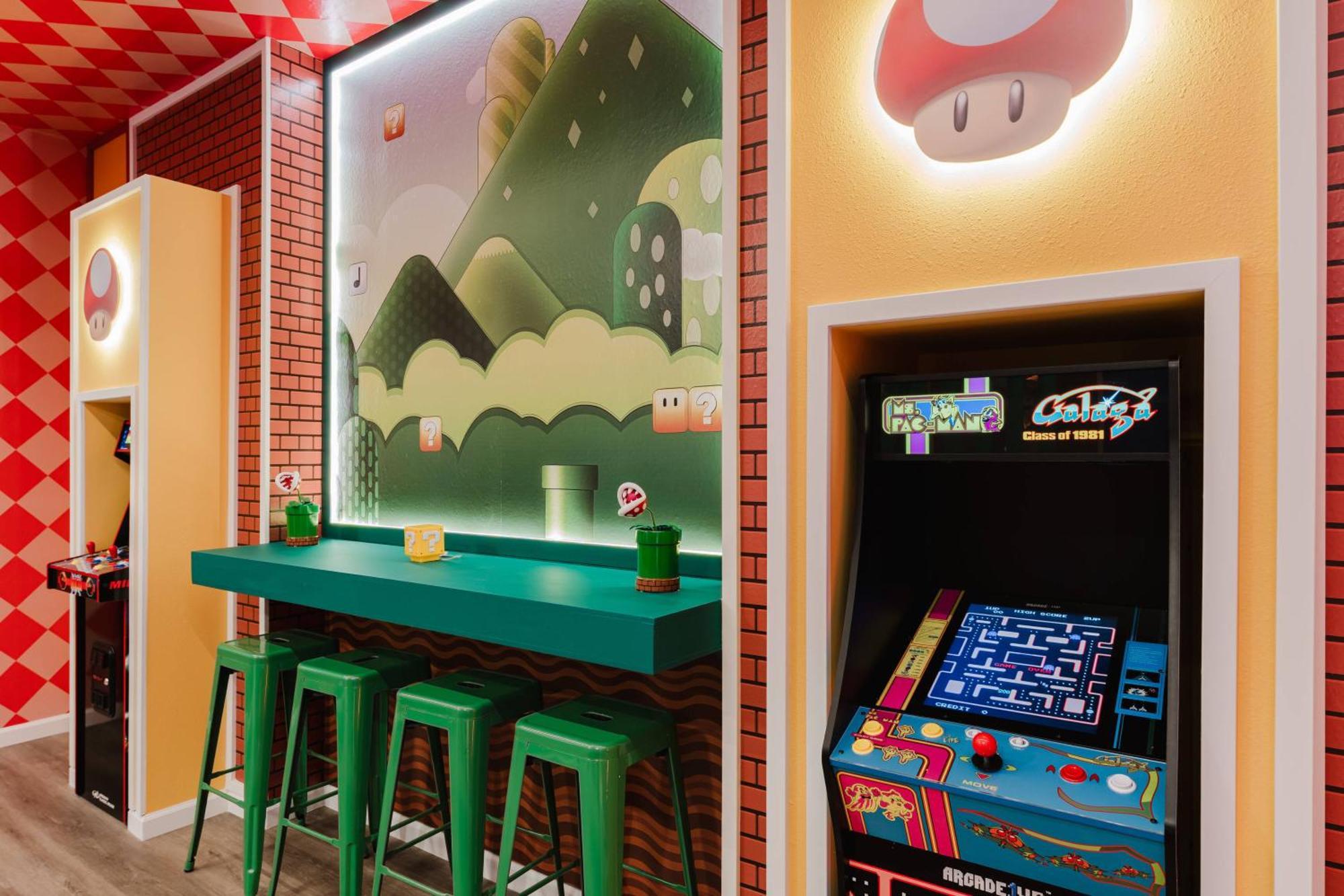 Stunning 8br Pool Gameroom Minutes To