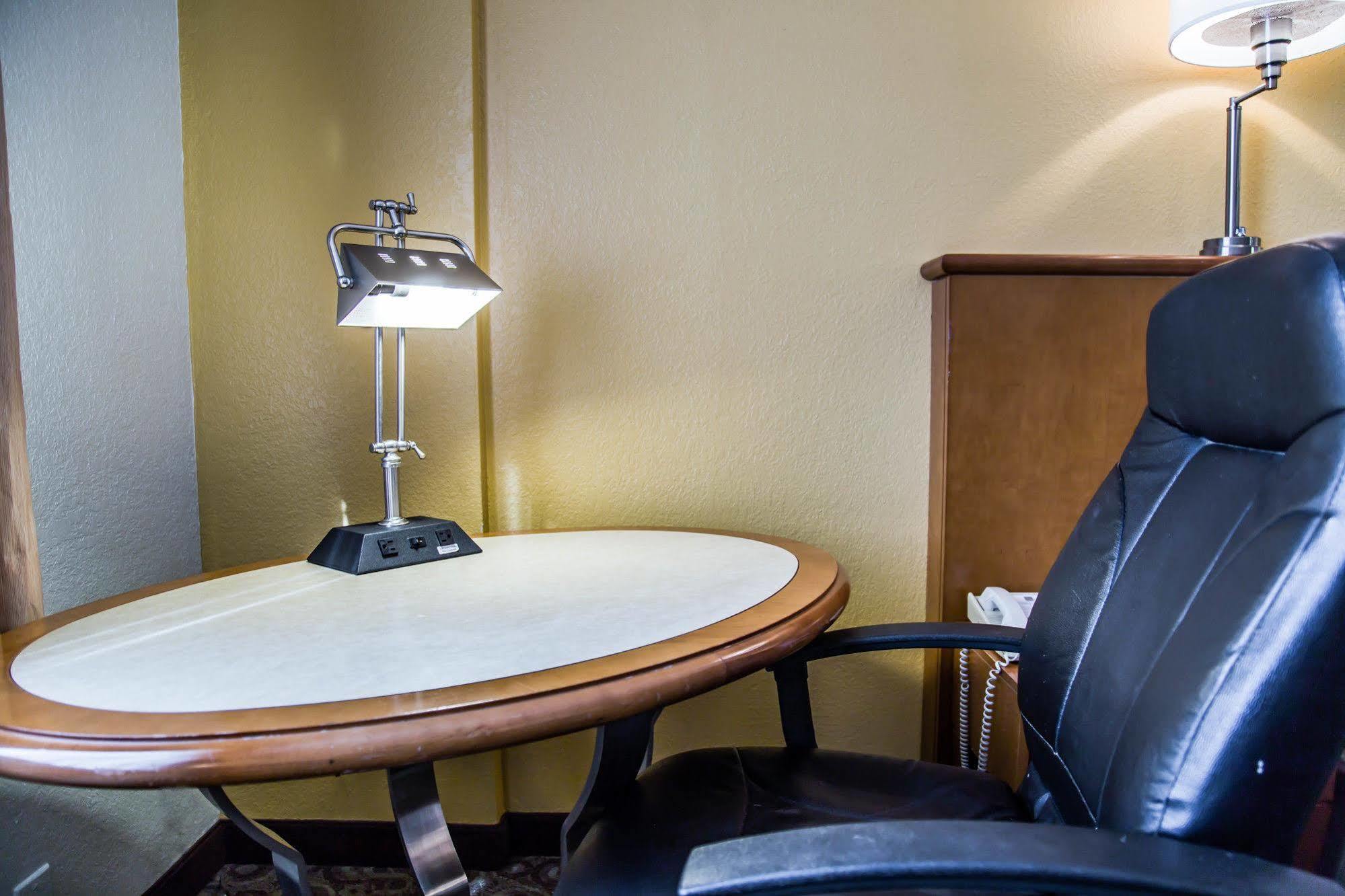 Hotel Spark By Hilton Near Universal 3*