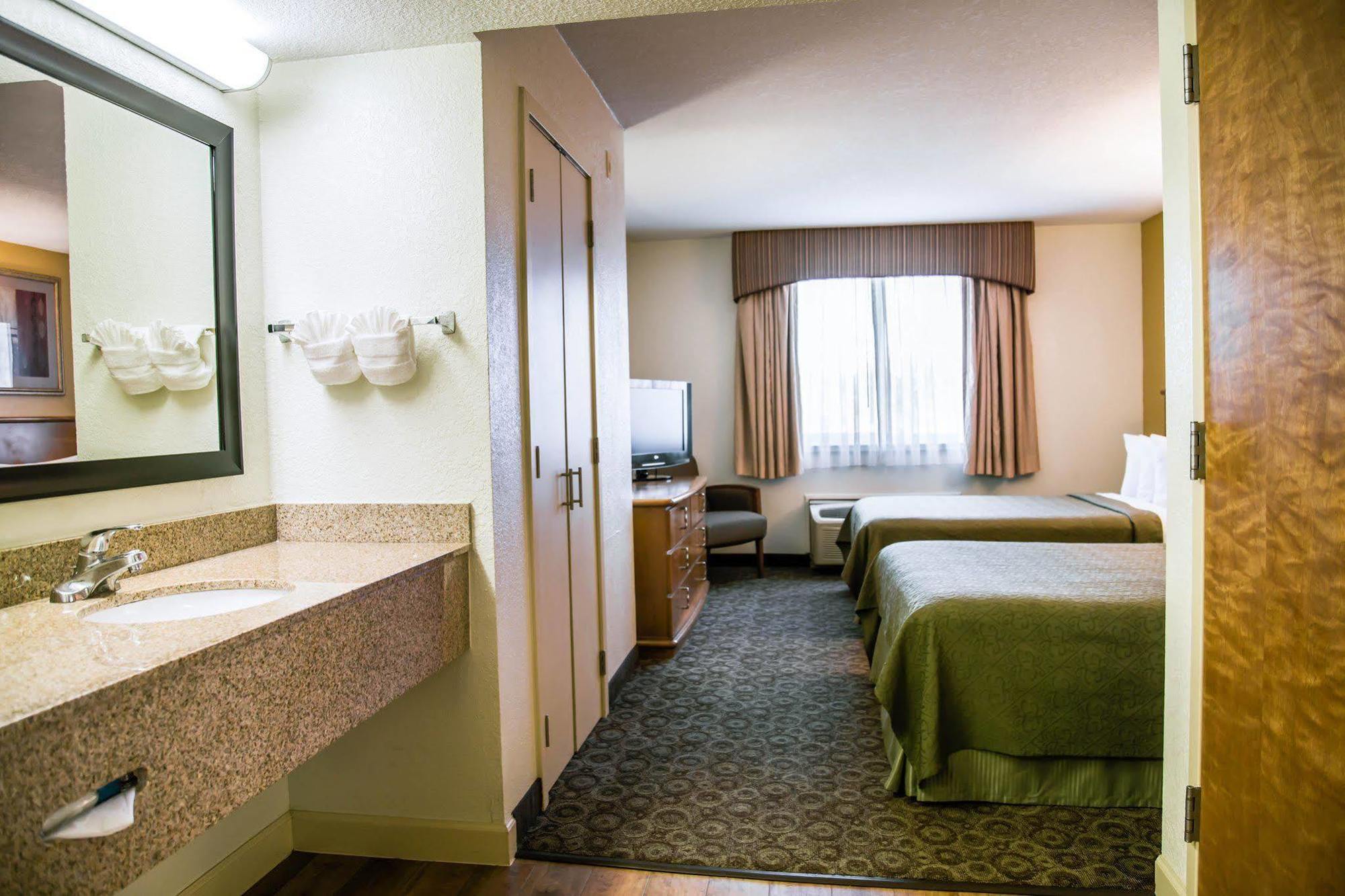 Spark By Hilton Near Universal Hotel 3*