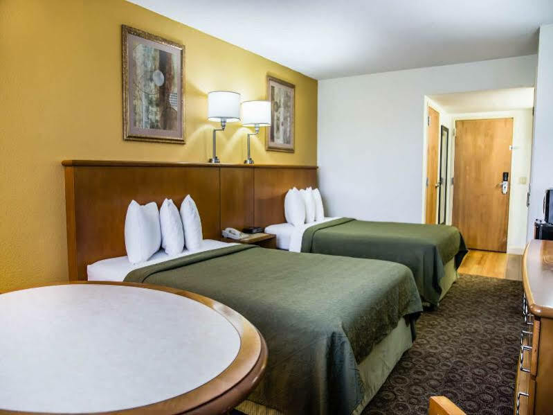 Hotel Spark By Hilton Near Universal 3*