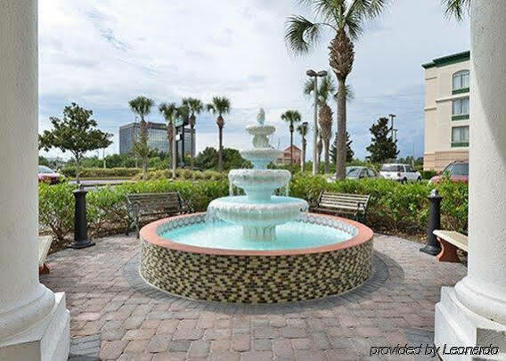 Spark By Hilton Near Universal Hotel 3*