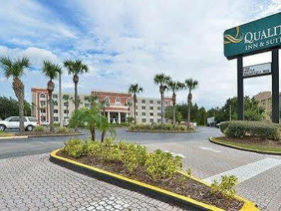 Spark By Hilton Near Universal