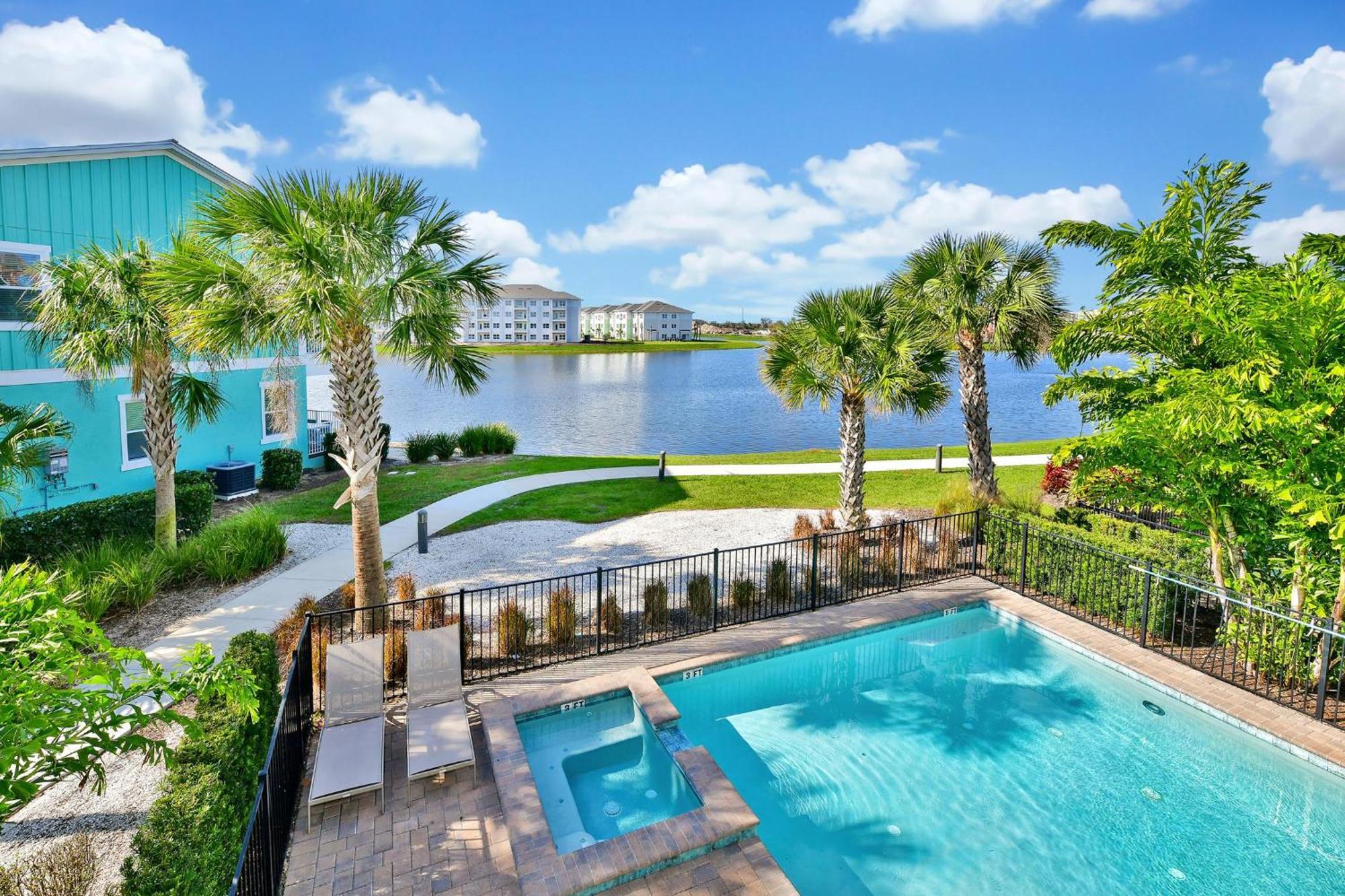 Palm Tree Paradise Private Pool Near With Margaritaville Island H20 Access - 8109su