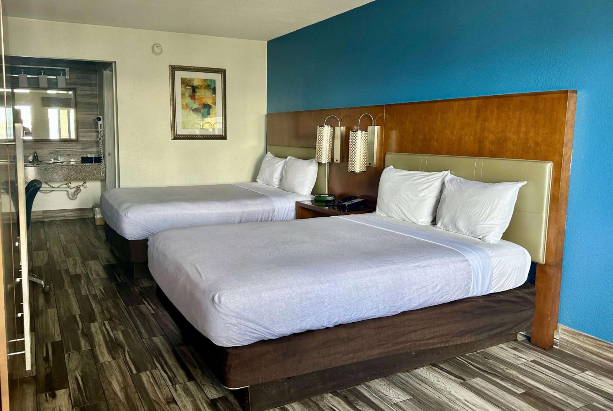Baymont By Wyndham Downtown Hotel 2*