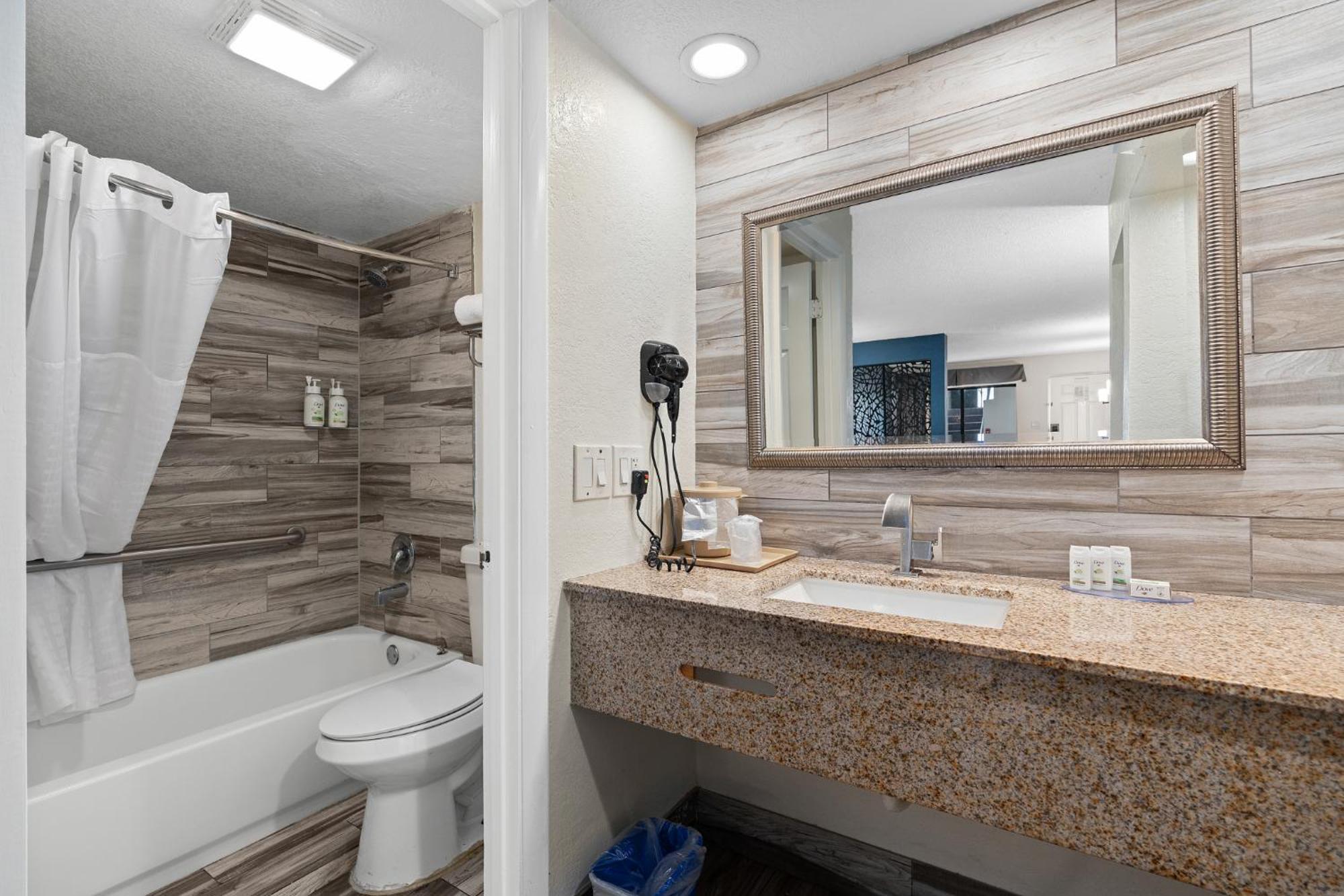 Hotel Baymont By Wyndham Downtown 2*