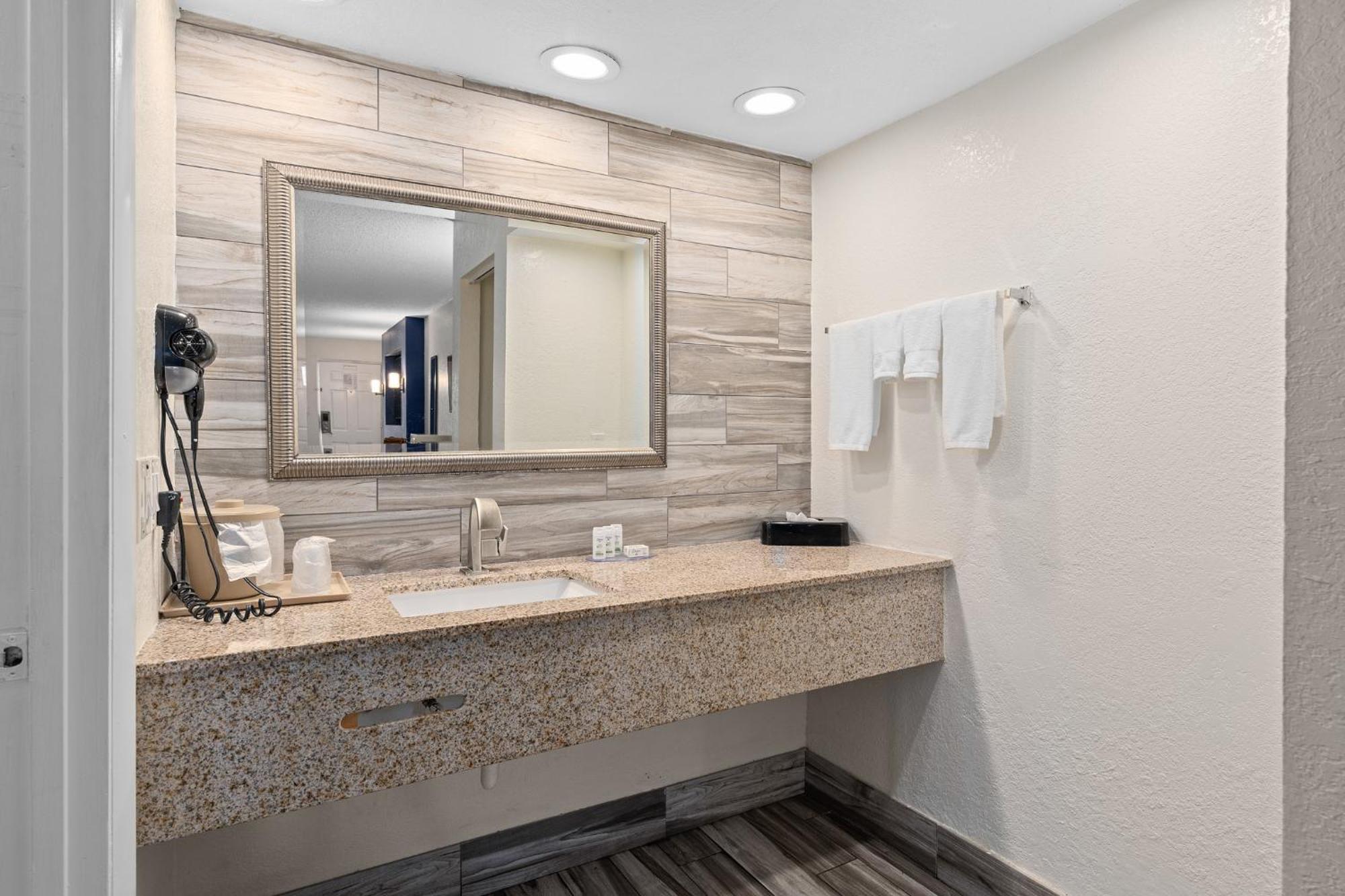 Baymont By Wyndham Downtown 2*
