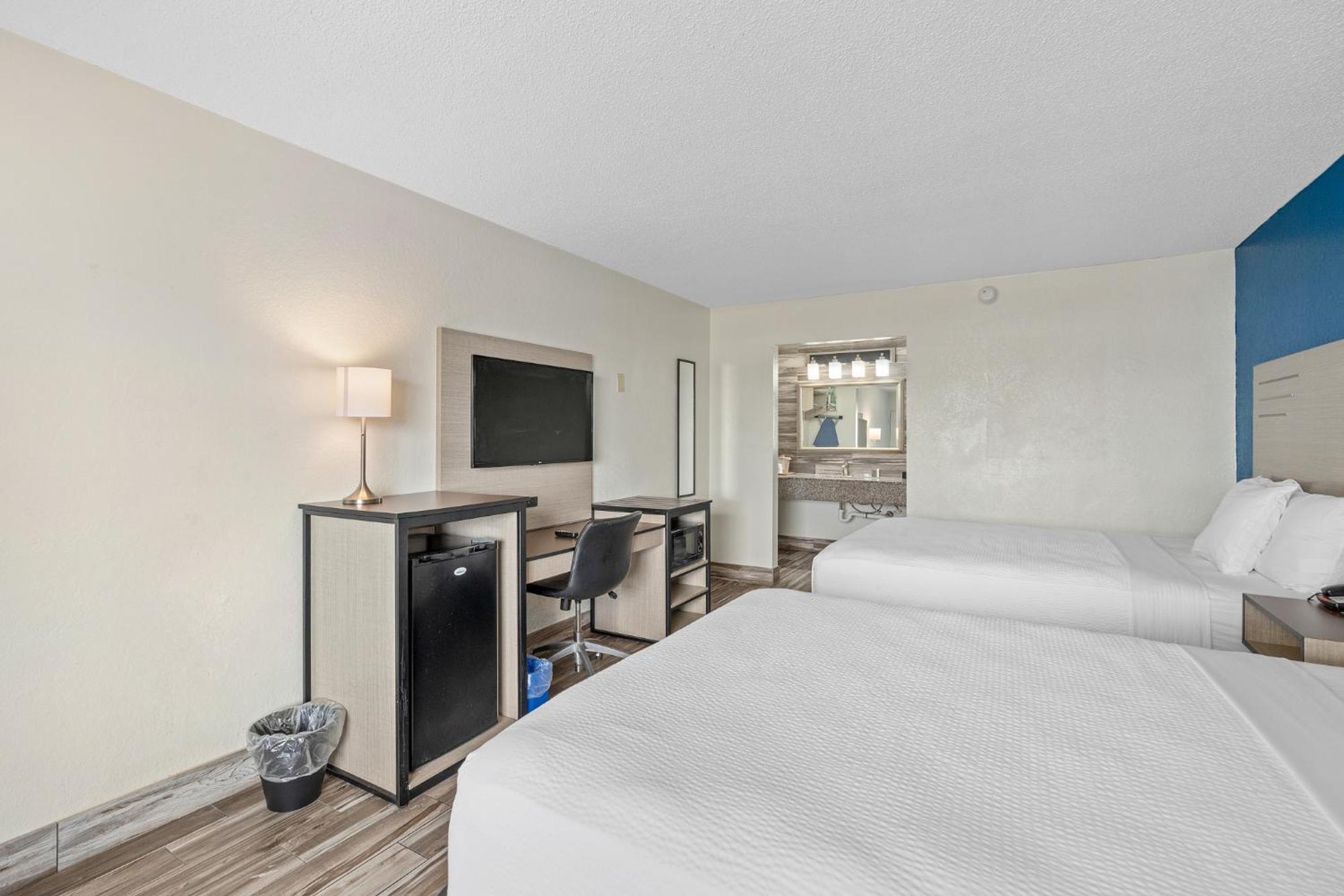 Baymont By Wyndham Downtown Hotel