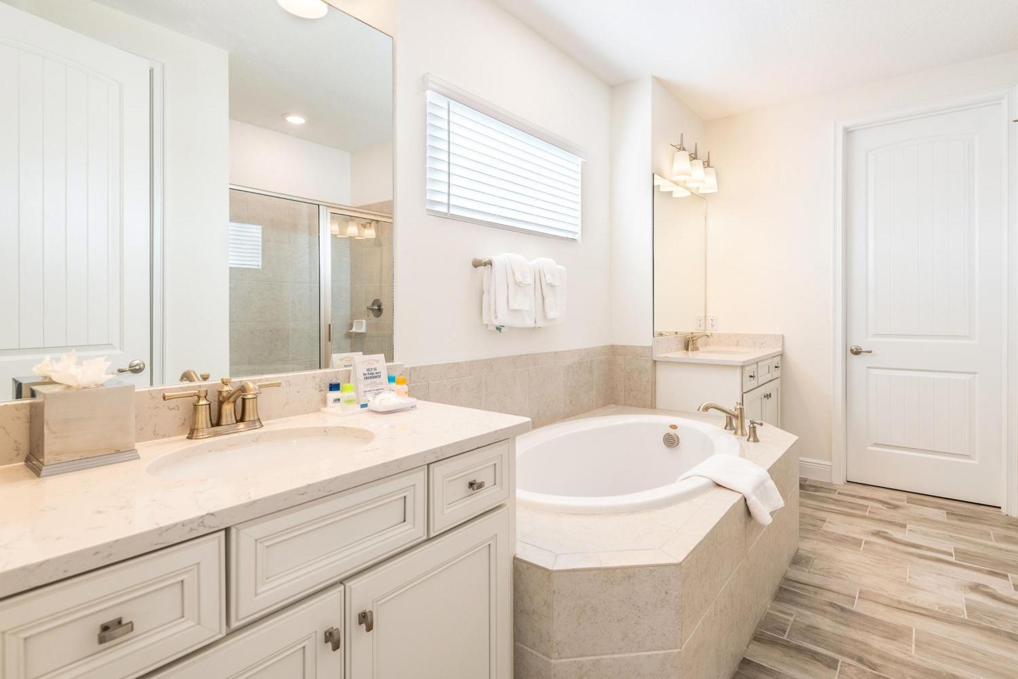 Beautiful With Private Pool Near With Margaritaville Island H20 Access - 8153su