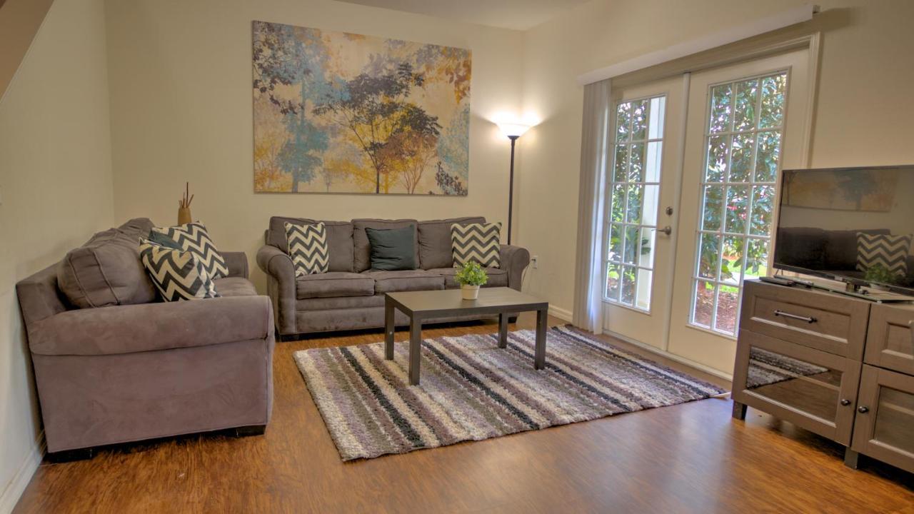 Pousada Lincoln Townhome At Lucaya Near