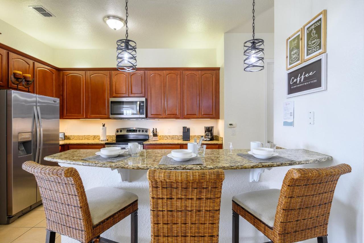 Apartment Spectacular Lakeview Serenade Next To Pool Near Theme Parks And Walk To Convention Center Orlando