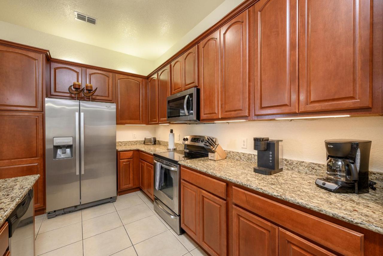 Spectacular Lakeview Serenade Next To Pool Near Theme Parks And Walk To Convention Center Apartment Orlando