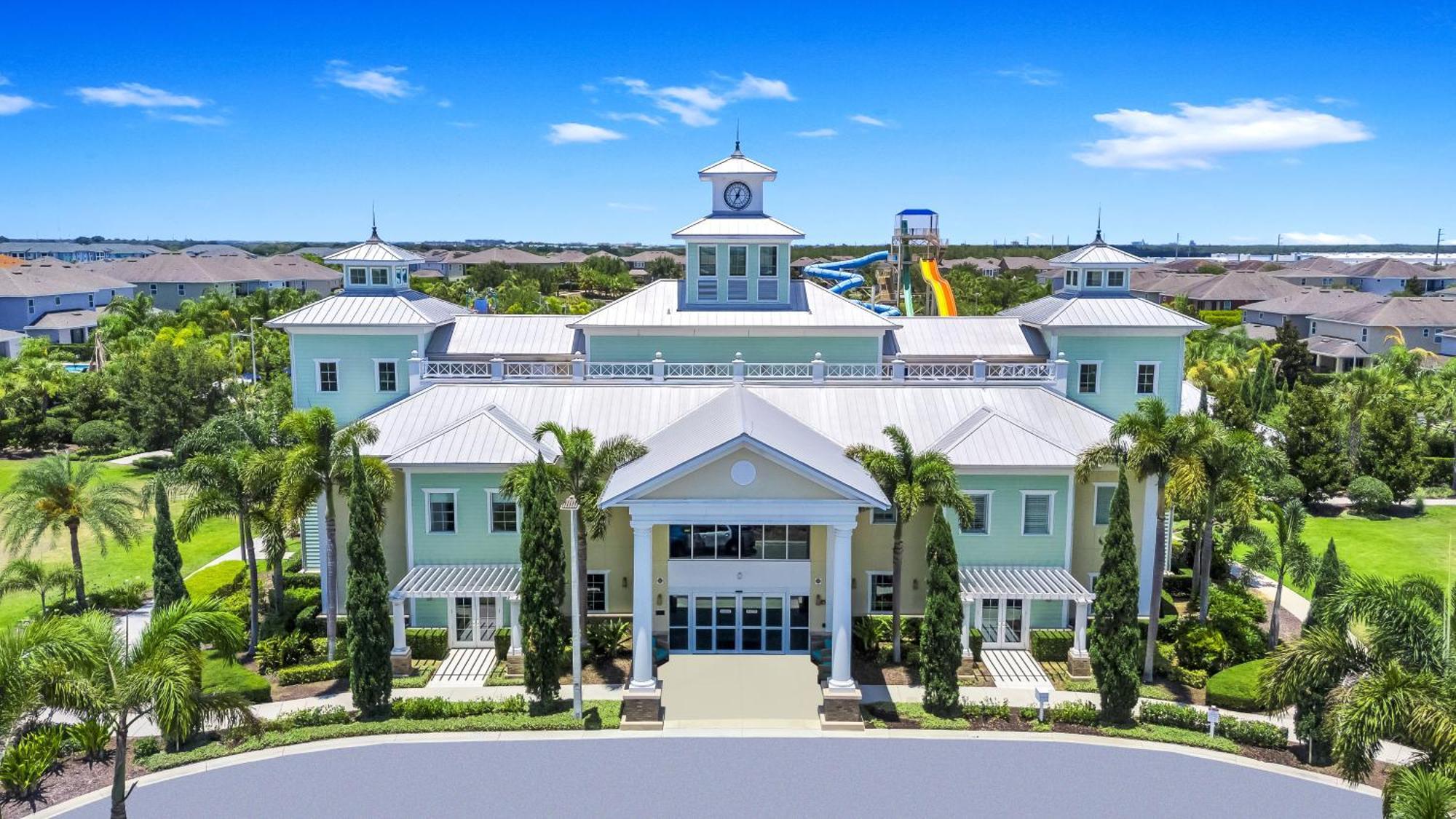 Modern Retreat: Water Park Access & Amenities Holiday home *