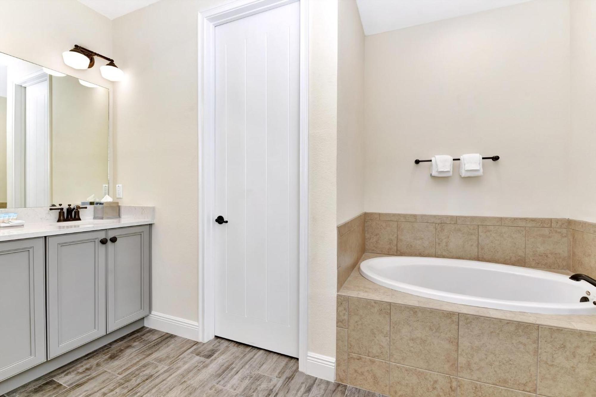 Blue Moon Luxurious With Private Pool Near With Margaritaville Island H2o Access - 8073su